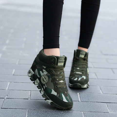 Lässige Camouflage-Sneakers für Damen