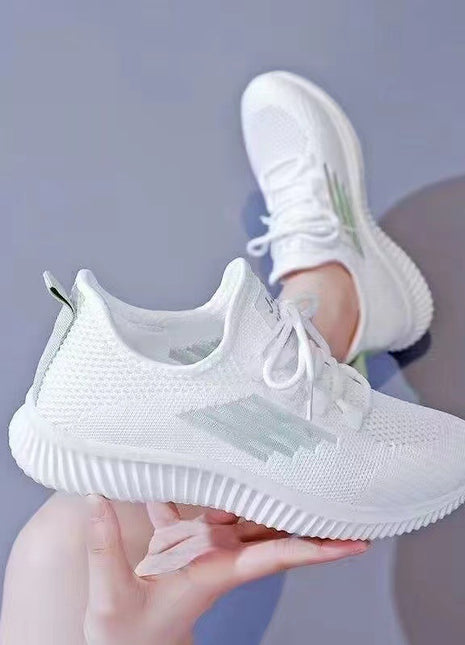 Chaussures décontractées respirantes de sport coréennes avec surface en maille et semelle souple Flyknit